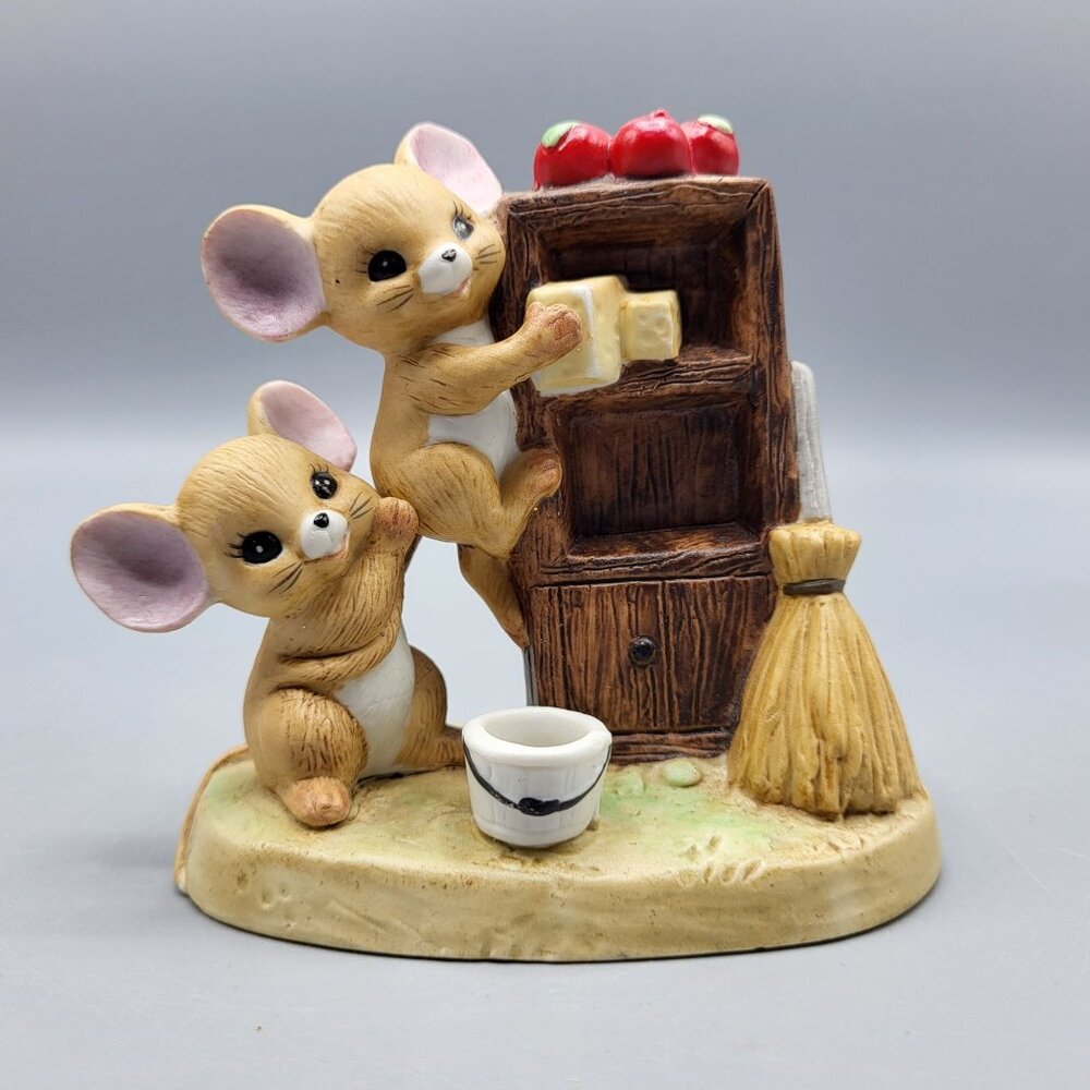 Vintage 1979 Enesco Figurine Mice Pair Climbing Shelf Apples Broom Decor Ceramic